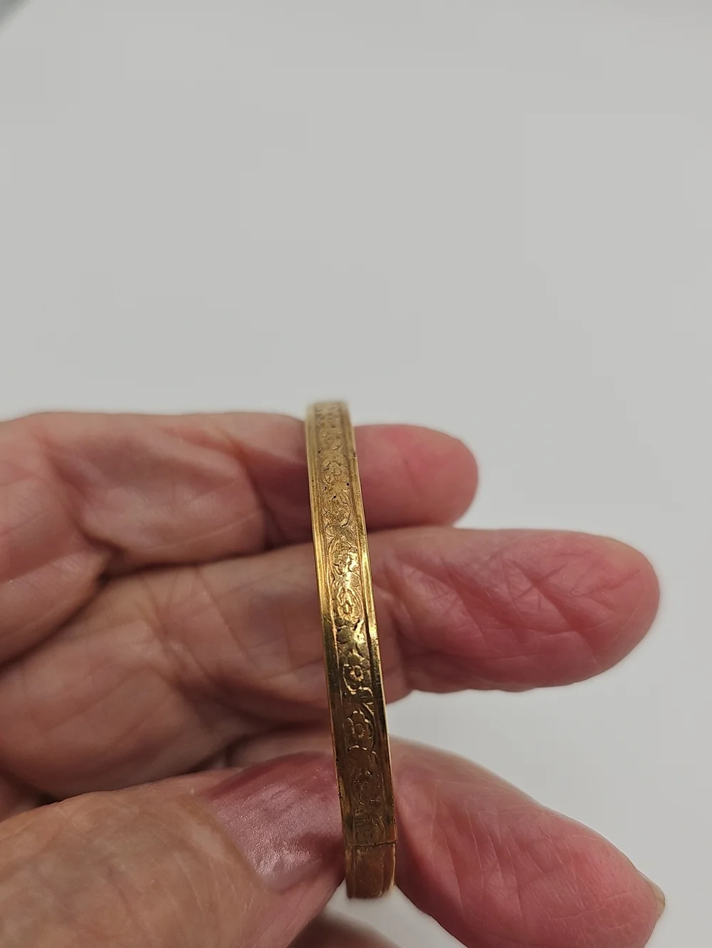 Childs 14K Gold Filled Bangle Bracelet. Hinged To Open.works Good.